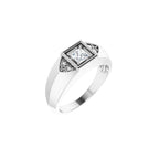 https://meteor.stullercloud.com/das/101145137?obj=stones/diamonds/g_Center&obj=metals&obj=metals&obj.recipe=white&wid=1200&hei=1200