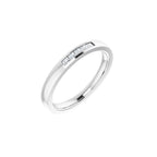 https://meteor.stullercloud.com/das/105720417?obj=stones/diamonds/g_Center&obj=metals&obj=metals&obj.recipe=white&wid=1200&hei=1200