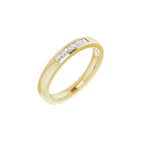 https://meteor.stullercloud.com/das/105720578?obj=stones/diamonds/g_Center&obj=metals&obj=metals&obj.recipe=yellow&wid=1200&hei=1200