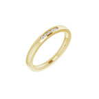 https://meteor.stullercloud.com/das/105721307?obj=stones/diamonds/g_Center&obj=metals&obj=metals&obj.recipe=yellow&wid=1200&hei=1200