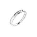 https://meteor.stullercloud.com/das/105722172?obj=stones/diamonds/g_Center&obj=metals&obj=metals&obj.recipe=white&wid=1200&hei=1200