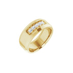 https://meteor.stullercloud.com/das/105769502?obj=stones/diamonds/g_Center&obj=metals&obj=metals&obj.recipe=yellow&wid=1200&hei=1200
