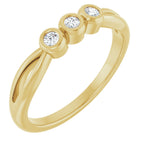 https://meteor.stullercloud.com/das/111181159?obj=stones/diamonds/g_Center 1&obj=stones/diamonds/g_Center 2&obj=stones/diamonds/g_Center 3&obj=metals&obj=metals&obj.recipe=yellow&wid=1200&hei=1200