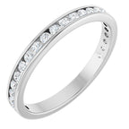 https://meteor.stullercloud.com/das/114373346?obj=stones/diamonds/g_Center&obj=metals&obj=metals&obj.recipe=white&wid=1200&hei=1200