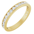 https://meteor.stullercloud.com/das/114385722?obj=stones/diamonds/g_Center&obj=metals&obj=metals&obj.recipe=yellow&wid=1200&hei=1200
