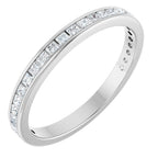 https://meteor.stullercloud.com/das/114414069?obj=stones/diamonds/g_Center&obj=metals&obj=metals&obj.recipe=white&wid=1200&hei=1200