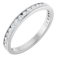 https://meteor.stullercloud.com/das/114425647?obj=stones/diamonds/g_Center&obj=metals&obj=metals&obj.recipe=white&wid=1200&hei=1200