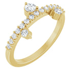 https://meteor.stullercloud.com/das/127685759?obj=stones/diamonds/g_Center&obj=stones/diamonds/g_Accent&obj=metals&obj=metals&obj.recipe=yellow&wid=1200&hei=1200
