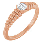 https://meteor.stullercloud.com/das/133667971?obj=stones/diamonds/g_Center&obj=metals&obj=metals&obj.recipe=rose&wid=1200&hei=1200