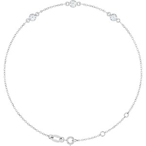 https://meteor.stullercloud.com/das/134053426?obj=stones/diamonds/g_Accent2&obj=stones/diamonds/g_Accent1&obj=stones/diamonds/g_Accent3&obj=metals&obj=metals&obj.recipe=white&$standard$