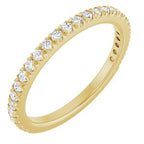 https://meteor.stullercloud.com/das/135419562?obj=stones/diamonds/g_Accent&obj=metals&obj=metals&obj.recipe=yellow&$standard$