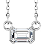 https://meteor.stullercloud.com/das/147320117?obj=stones/diamonds/g_Center&obj=metals&obj=metals&obj.recipe=white&wid=1200&hei=1200