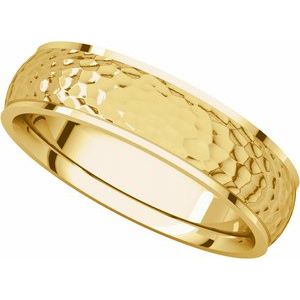 Stepped-Edge Comfort-Fit Half Round Band with Hammer Finish