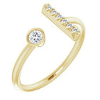 https://meteor.stullercloud.com/das/73050423?obj=stones/diamonds/g_accent1&obj=stones/diamonds/g_accent&obj=metals&obj=metals&obj.recipe=yellow&$standard$