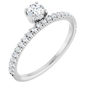 https://meteor.stullercloud.com/das/73082987?obj=metals&obj=stones/diamonds/g_center&obj=stones/diamonds/g_accent&obj=metals&obj.recipe=white&$standard$