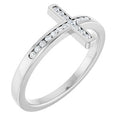 https://meteor.stullercloud.com/das/73085482?obj=metals&obj=stones/diamonds/g_accent&obj=metals&obj.recipe=white&$standard$