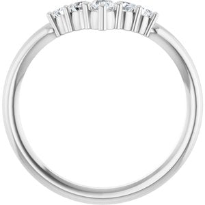 Accented Graduated V Ring