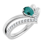 https://meteor.stullercloud.com/das/73101138?obj=stones/diamonds/g_accent&obj=metals&obj=stones/faceted/g_center&obj.colorRef=323&obj.curves=0,0.60,41.161,194.255,255&obj.curves.r=0,0.111,69.209,212.255,255&obj.curves.g=0,0.83,111.221,181.255,227&obj.curves.b=0,0.80,104.191,179.255,255&obj=metals&obj.recipe=white&$standard$