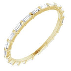 https://meteor.stullercloud.com/das/73183811?obj=metals&obj=stones/diamonds/g_accent&obj=metals&obj.recipe=yellow&$standard$