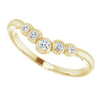 Bezel-Set Graduated V Ring