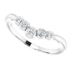 Bezel-Set Graduated V Ring