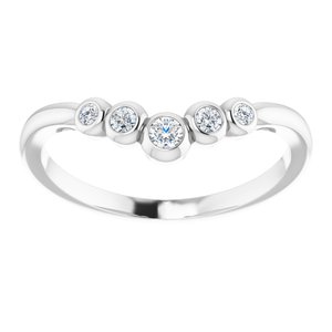 Bezel-Set Graduated V Ring