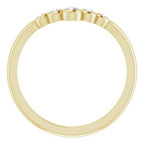 Bezel-Set Graduated V Ring