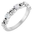 https://meteor.stullercloud.com/das/73318212?obj=metals&obj=stones/diamonds/g_accent&obj=metals&obj.recipe=white&wid=1200&hei=1200