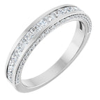 https://meteor.stullercloud.com/das/73379249?obj=metals&obj=stones/diamonds/g_accent 2&obj=stones/diamonds/g_accent 1&obj=metals&obj.recipe=white&wid=1200&hei=1200