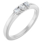 https://meteor.stullercloud.com/das/73397249?obj=metals&obj=stones/diamonds/g_center 1&obj=stones/diamonds/g_center 2&obj=stones/diamonds/g_center 3&obj=metals&obj.recipe=white&$standard$