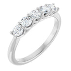 https://meteor.stullercloud.com/das/73453339?obj=metals&obj=stones/diamonds/g_center 4&obj=stones/diamonds/g_center 5&obj=stones/diamonds/g_center 3&obj=stones/diamonds/g_center 2&obj=stones/diamonds/g_center 1&obj=metals&obj.recipe=white&wid=1200&hei=1200