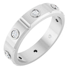https://meteor.stullercloud.com/das/73458878?obj=metals&obj=stones/diamonds/g_accent&obj=metals&obj.recipe=white&wid=1200&hei=1200