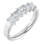 https://meteor.stullercloud.com/das/73466246?obj=metals&obj=stones/diamonds/g_center 5&obj=stones/diamonds/g_center 4&obj=stones/diamonds/g_center 3&obj=stones/diamonds/g_center 2&obj=stones/diamonds/g_center 1&obj=metals&obj.recipe=white&wid=1200&hei=1200