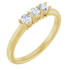 https://meteor.stullercloud.com/das/73482435?obj=metals&obj=stones/diamonds/g_center 3&obj=stones/diamonds/g_center 2&obj=stones/diamonds/g_center 1&obj=metals&obj.recipe=yellow&wid=1200&hei=1200