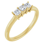https://meteor.stullercloud.com/das/73482457?obj=metals&obj=stones/diamonds/g_center 3&obj=stones/diamonds/g_center 2&obj=stones/diamonds/g_center 1&obj=metals&obj.recipe=yellow&wid=1200&hei=1200