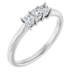 https://meteor.stullercloud.com/das/73482530?obj=metals&obj=stones/diamonds/g_center 3&obj=stones/diamonds/g_center 2&obj=stones/diamonds/g_center 1&obj=metals&obj.recipe=white&wid=1200&hei=1200