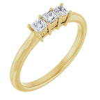 https://meteor.stullercloud.com/das/73482530?obj=metals&obj=stones/diamonds/g_center 3&obj=stones/diamonds/g_center 2&obj=stones/diamonds/g_center 1&obj=metals&obj.recipe=yellow&wid=1200&hei=1200